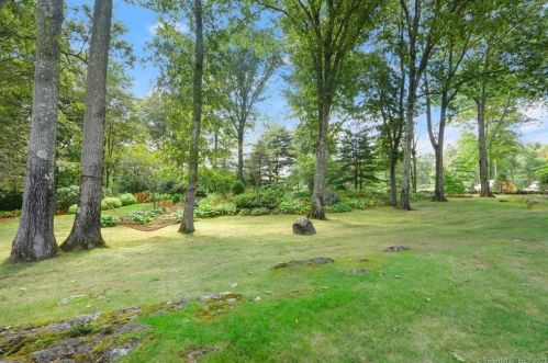 20 Partridge Holw Rd, Greenwich CT 06831-2663 exterior