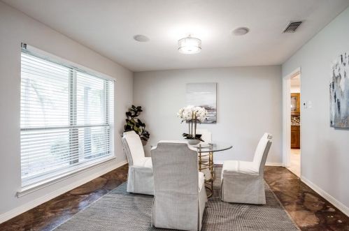 1049 Frst Grv Dr, Dallas TX 75218-2333 exterior