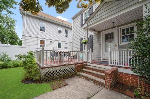 655 Pleasant Vly Pkwy, Providence RI 02908-4214 exterior