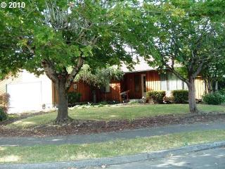 19725 Hassalo Ct, Portland, OR 97230-7968