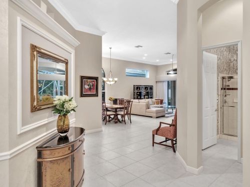 6910 Fairway Lk Dr, Boynton Beach FL 33472-6807 exterior