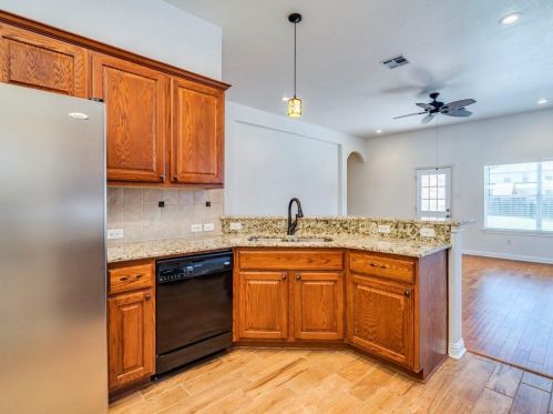 10137 Anahuac Trl, Austin TX 78747-2703 exterior