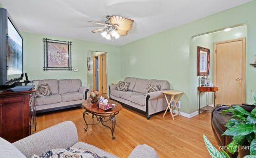 3636 69 St, Chicago IL 60629-4202 exterior