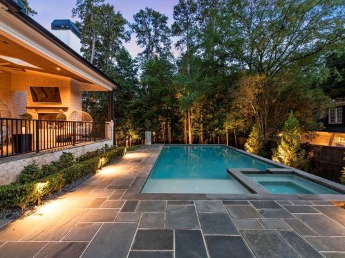 4736 Lk Forrest Dr, Atlanta GA 30342-2217 exterior