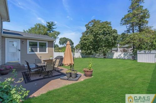 51 Stony Rd, Edison NJ 08817-3236 exterior