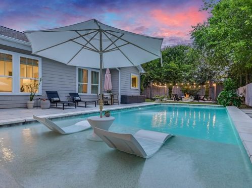 6711 Daugherty St, Austin TX  78757-2321 exterior