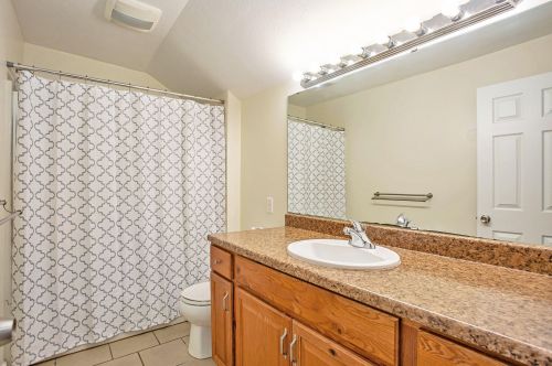 824 1 St, Grand Rapids MI 49504-5575 exterior