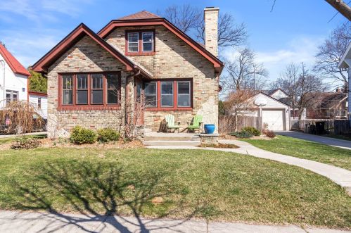 7104 Aetna Ct, Milwaukee, WI 53213-3710