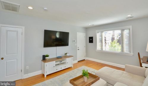 4008 8th St, Washington, DC 20017-2026