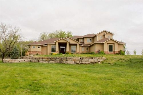 6726 61st St, Topeka, KS 66610-9060