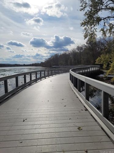 108 Rdg Rd, Valley Cottage NY 10989-2465 exterior