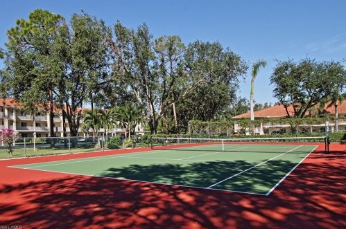 3685 Amberly Cir, Naples FL 34112-2830 exterior