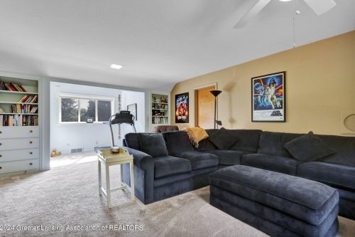 1053 Lantern Hl Dr, East Lansing MI 48823-2831 exterior