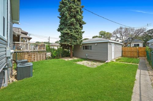 5917 Washtenaw Ave, Chicago IL  60659-3913 exterior