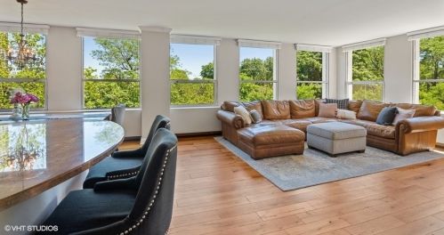 2626 Lakeview Ave, Chicago, IL 60614-1809