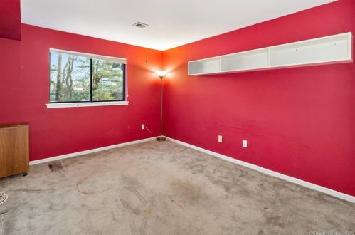 51 Ledgebrook Dr, Norwalk CT 06854-1063 exterior