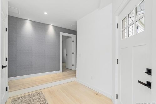 37 Walnut Hill Rd, Ridgefield CT  06877-2906 exterior