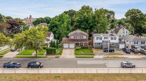 40 Kent Rd, Valley Stream NY 11580-3333 exterior