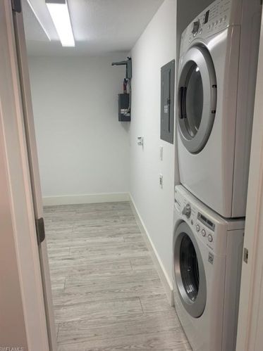 5229 Treetops Dr, Naples FL 34113-8520 exterior