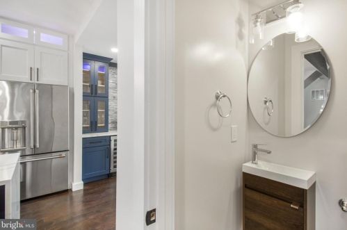 2911 17th St, Washington DC  20018-1825 exterior