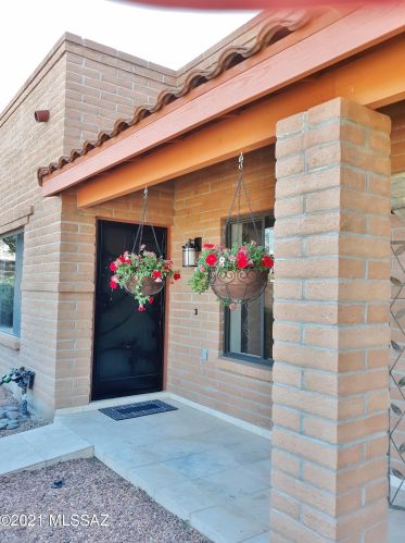 9 Roma Dr, Tucson, AZ 85737-7667