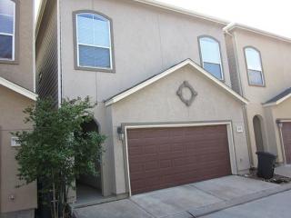 929 Mckinney Park Ln, Houston TX  77003-3642 exterior