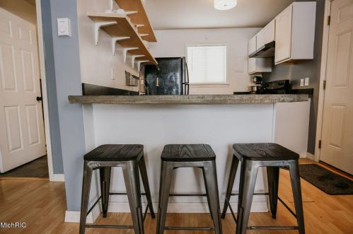 1303 Bruce St, Mount Pleasant MI 48858-1303 exterior