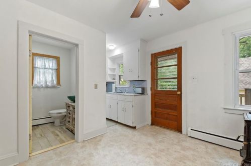 256 Autumn St, Manchester CT 06040-5553 exterior