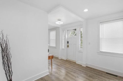 37 Commerce Ave, Killingly CT 06239-2804 exterior