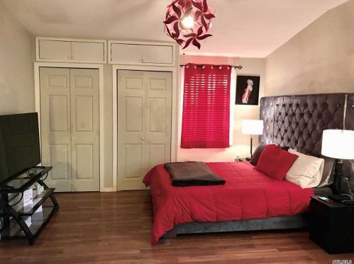 63 Birchwood Dr, Valley Stream NY 11580-1909 exterior