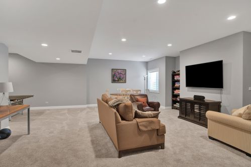 292 Fremont Ave, Elmhurst IL 60126-2200 exterior