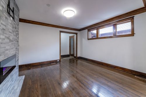 7225 Bennett Ave, Chicago IL  60649-2905 exterior