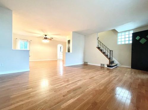 4024 Hoosac St, Pittsburgh, PA 15207-1131