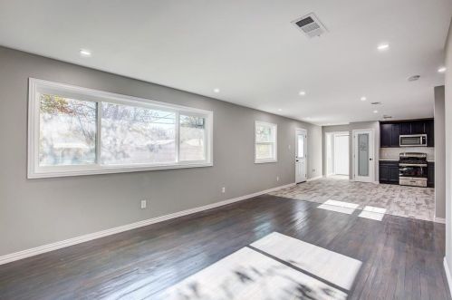 1426 Gillette St, Dallas TX 75217-1210 exterior