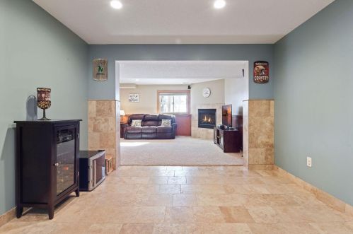 799 Ashley Dr, Chaska MN 55318-1540 exterior