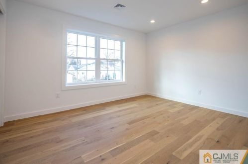 20 Kenmore Rd, Edison NJ 08817-4044 exterior