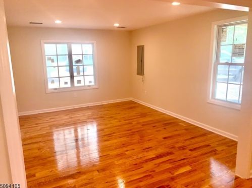 390 Edwards Rd, Parsippany NJ 07054-2201 exterior