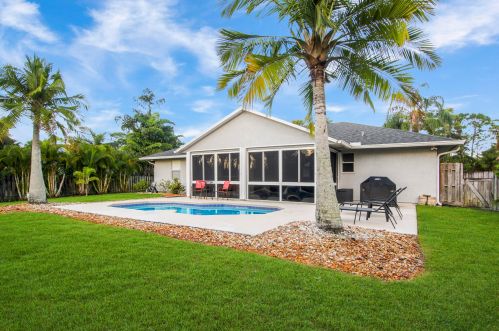 2779 Eagle Dr, Fort Pierce FL  34984-8919 exterior