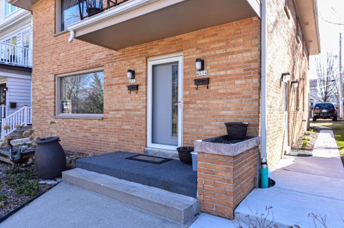 4512 Larkin St, Milwaukee, WI 53211-1542