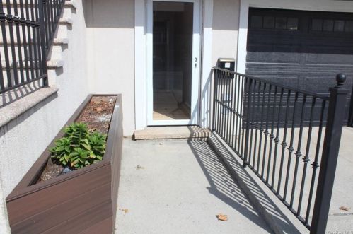 3157 Waterbury Ave, Bronx NY  10465-1466 exterior