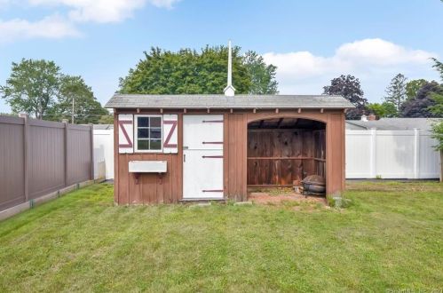 15 Longview Rd, Enfield CT 06082-4019 exterior