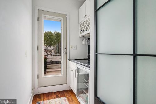 2225 Christian St, Philadelphia PA 19147-3710 exterior