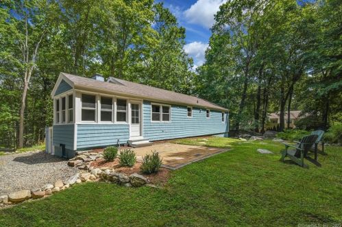 562 Branchville Rd, Ridgefield CT  06877-6030 exterior