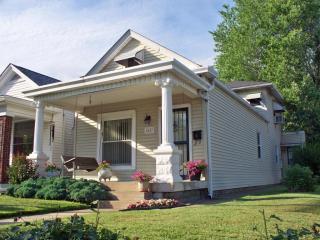 1047 Charles St, Louisville, KY 40204-2405