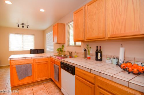 2193 Painted Sunset Cir, Tucson AZ  85745-7033 exterior