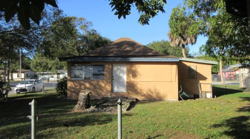 2013 Delaware Ave, Fort Pierce FL 34950-3885 exterior
