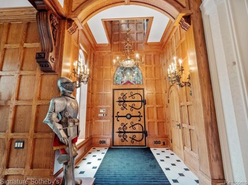 2009 Victoria Hl, Rochester MI exterior