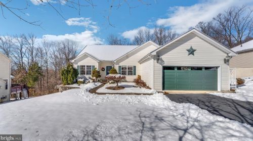 1917 Glen Eagles Dr, Pottstown, PA 19464-2576