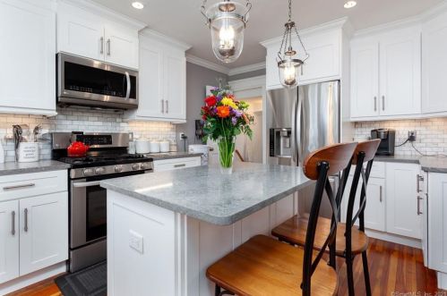 24 Myrtle St, Norwalk CT 06855-1314 exterior