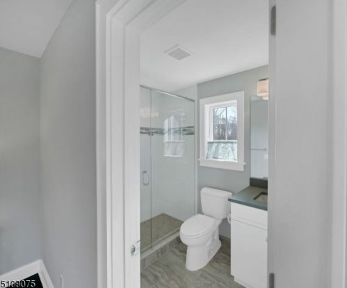 70 Cathedral Ave, Florham Park NJ 07932-2521 exterior